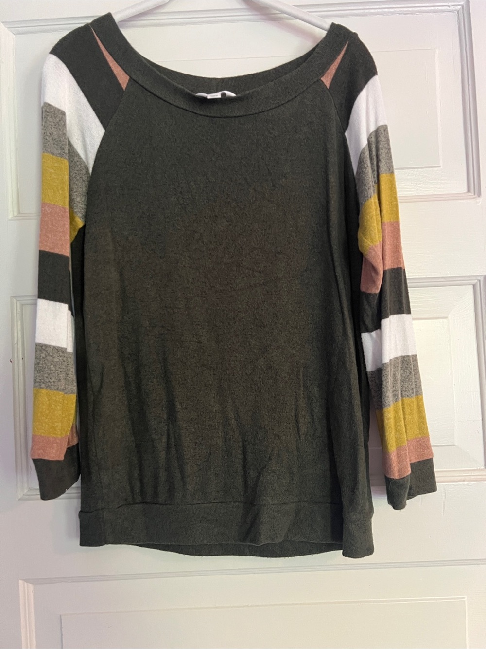 Market & Spruce Olive Green Pullover with Multicolor Striped Sleeves